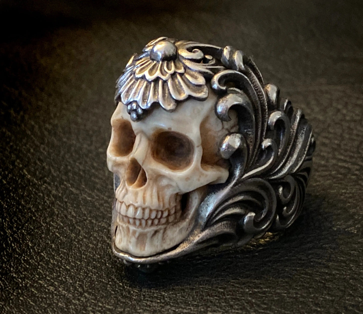 đź’€Vintage Polish Floral Armor Antler Skull Ring