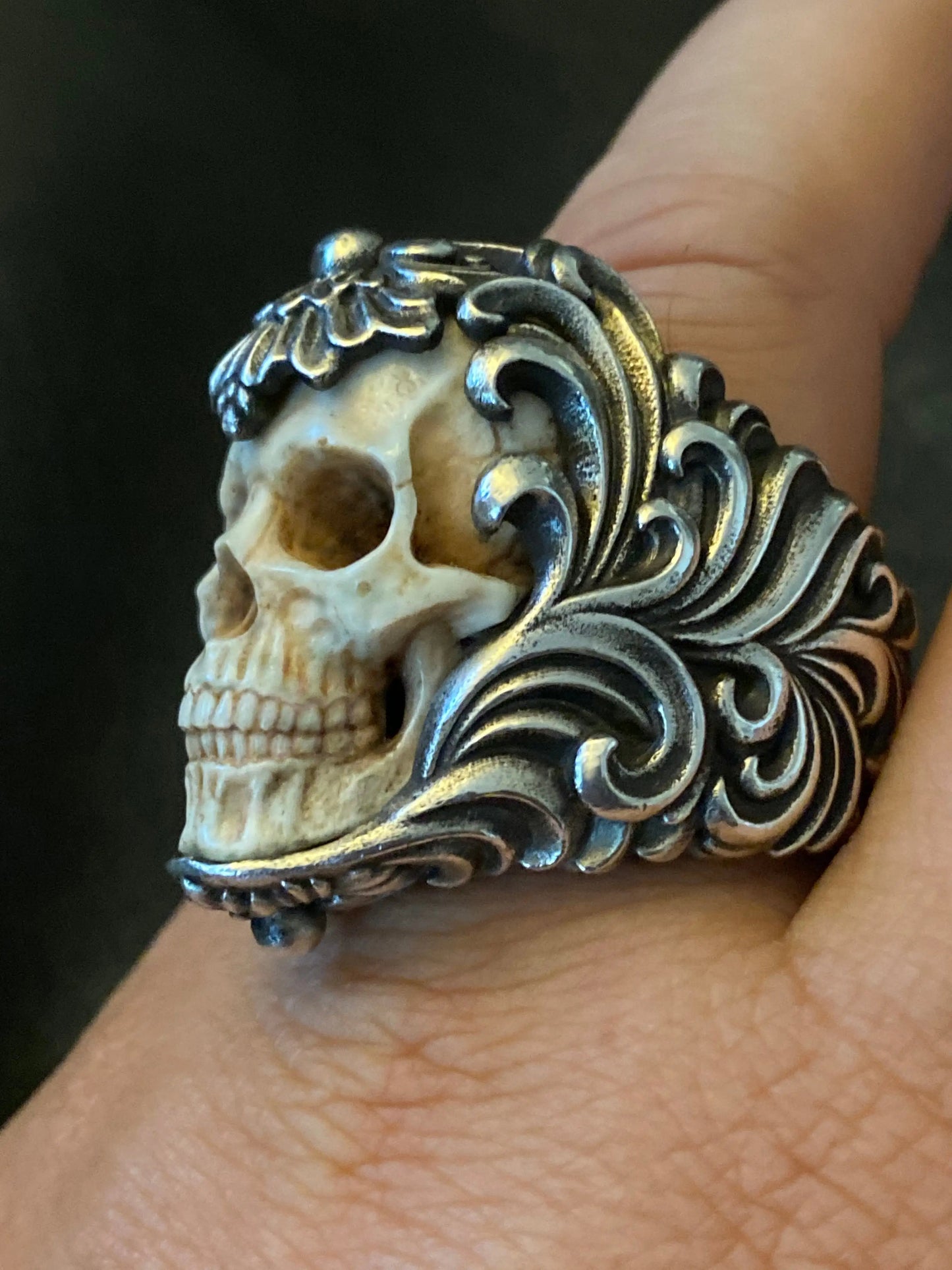 đź’€Vintage Polish Floral Armor Antler Skull Ring