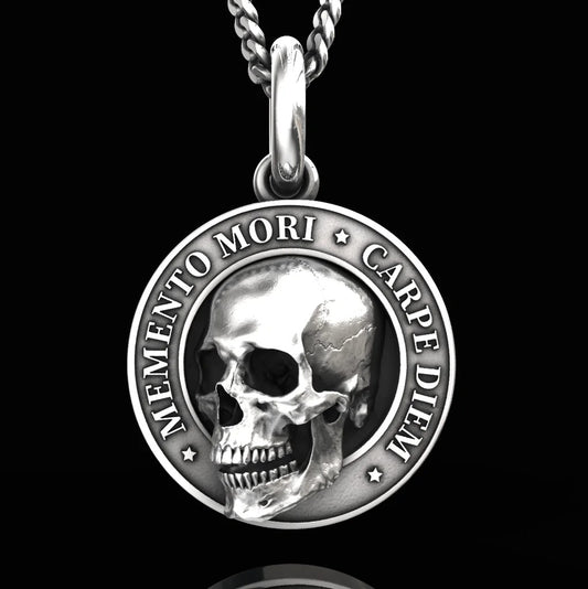 π MEMENTO MORI SKULL PENDANT