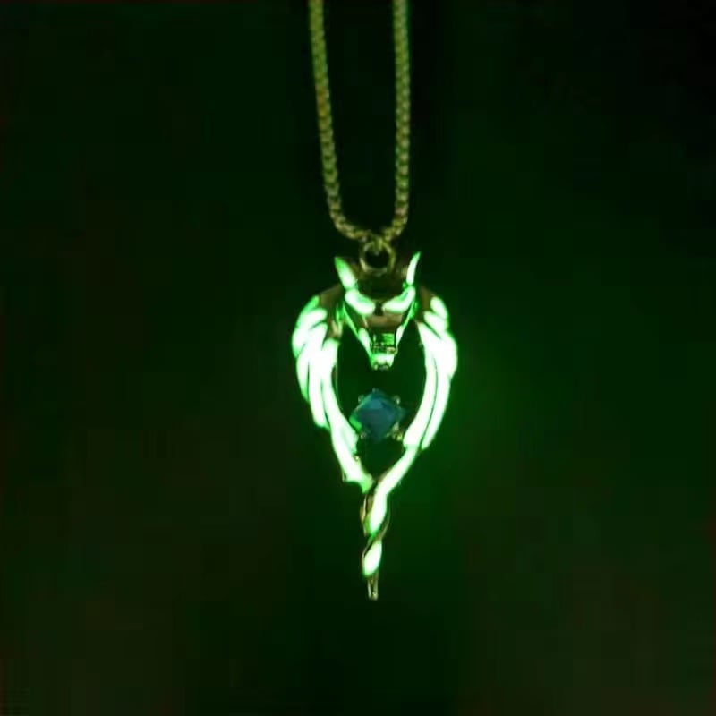 💥💥Glowing wolf necklace🐺🐺--"SAVE A WOLF"