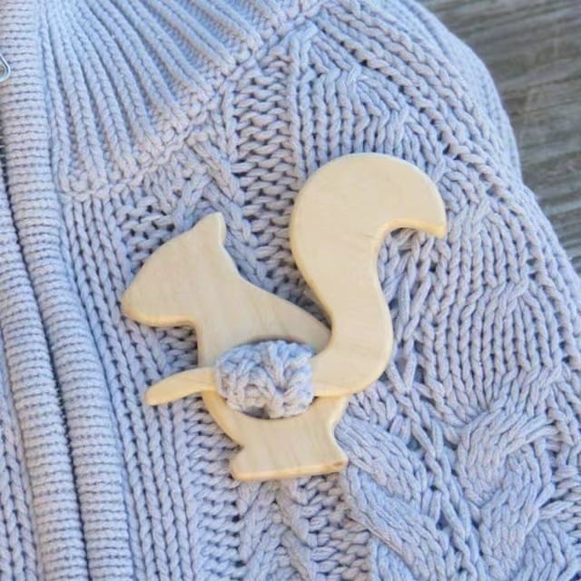 🔥Brooch pin with wooden animal pattern (sweater clip)