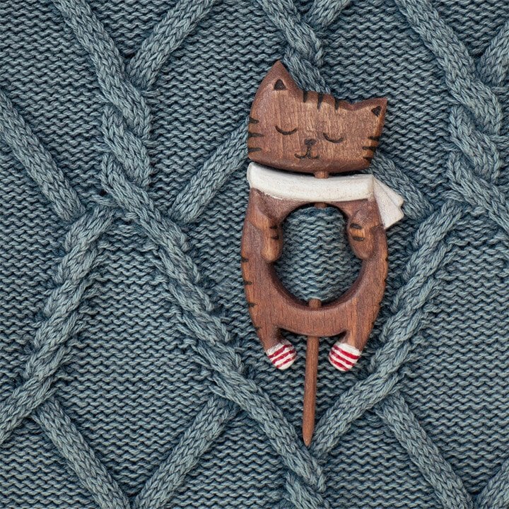 🔥Brooch pin with wooden animal pattern (sweater clip)