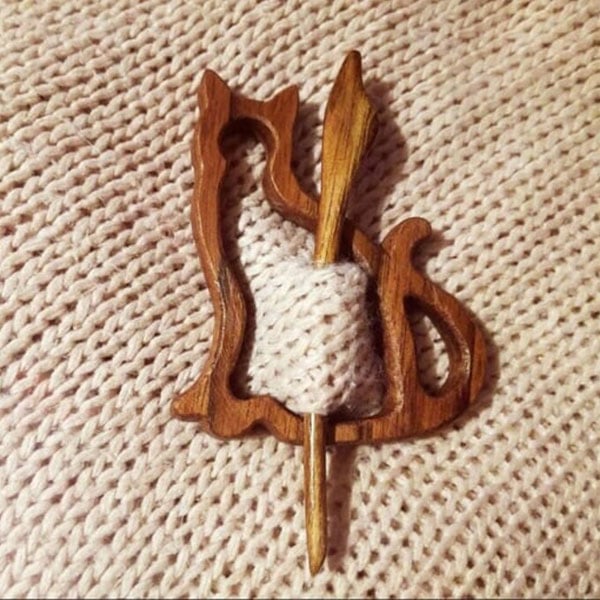 🔥Brooch pin with wooden animal pattern (sweater clip)