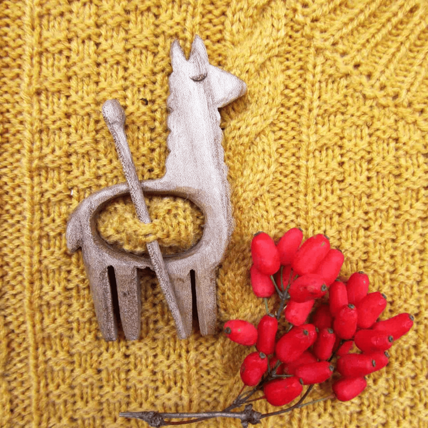 🔥Brooch pin with wooden animal pattern (sweater clip)