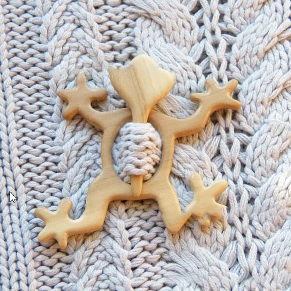 🔥Brooch pin with wooden animal pattern (sweater clip)