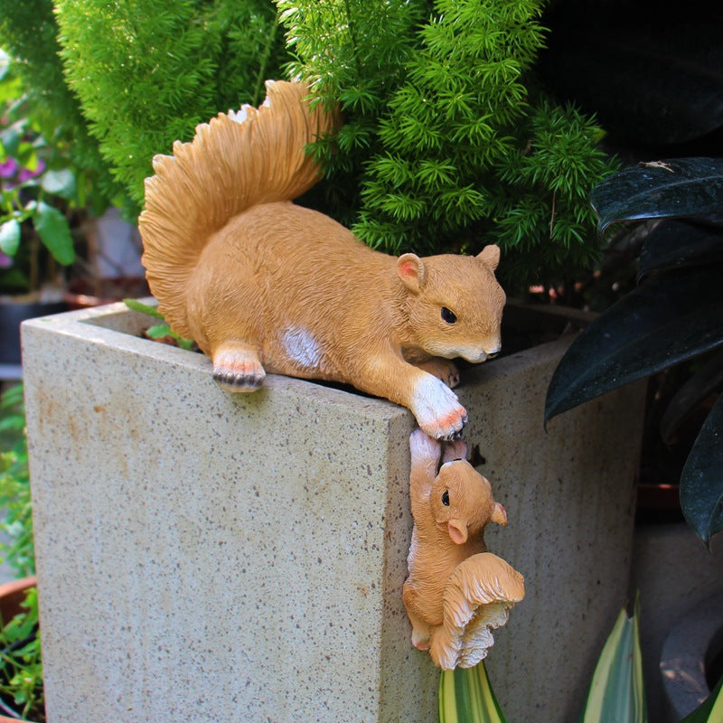 Rope Climbing Squirrel Resin Statue Figurine Ornament Home Garden Lawn Decor